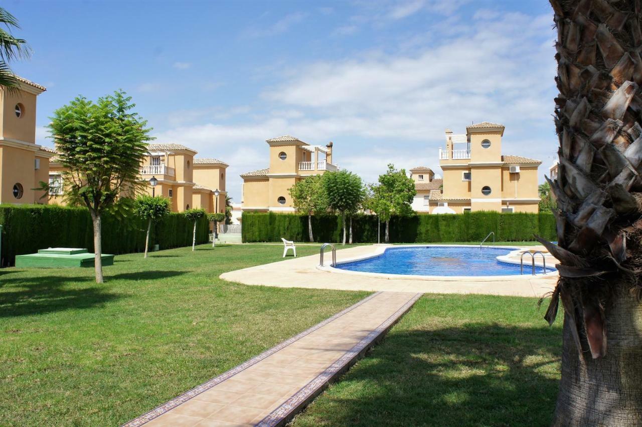 Villa Las Tres Perlas Algorfa Exterior photo